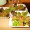Salade met groene asperges en gerookt zalmhaasje