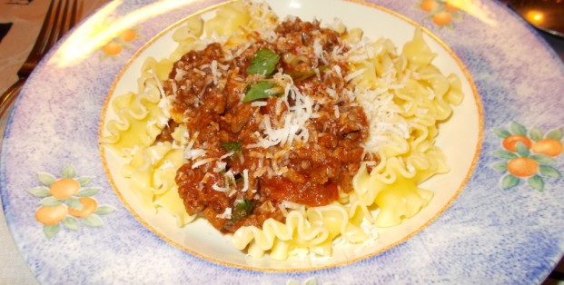 Pasta met pittig zoete gehaktsaus, geinspireerd door Nigella Lawson