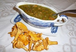 Saus met cantharellen en truffelpesto