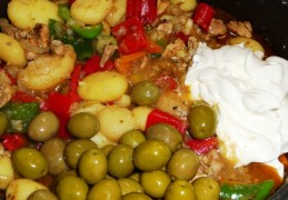 Stoofpot van kip en krieltjes met piccadillo van Jonnie Boer