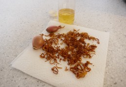 Gefrituurde (  banaan ) sjalotjes met een bonus !