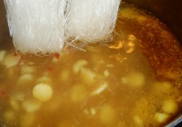 Thaise noedelsoep met asperges