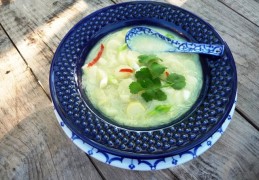 Thaise noedelsoep met asperges
