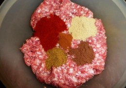 Kruidige gehaktballetjes in tomatensaus (glutenvrij)