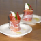 Parmahamrolletjes met rucola tomaat en basilicum