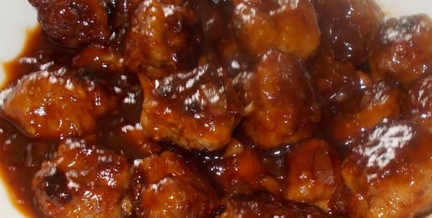 Gehaktballetjes in Indonesische tomaten-gembersaus van Yvonne Keuls