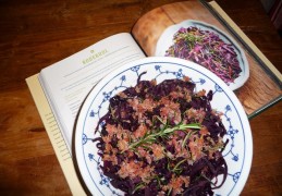 Rode kool met bacon en rozemarijn (Jamie Oliver)