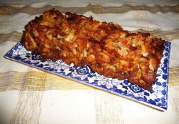 Hartige "overbol" cake van oliebollen & kaaskruimels (Nel Schellekens)