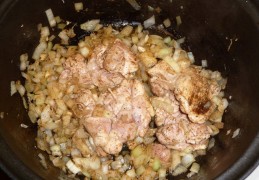 Kipstoofpot met linzen
