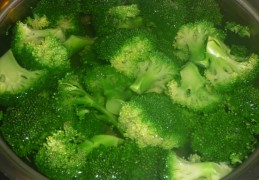 Broccoli met gerookte zalm uit de oven