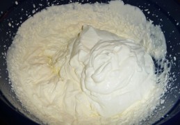 Kwarktaart met speculaasbodem en kersen (Glutenvrij)