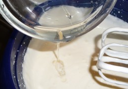 Kwarktaart met speculaasbodem en kersen (Glutenvrij)