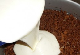 Kwarktaart met speculaasbodem en kersen (Glutenvrij)