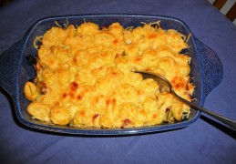 Gegratineerde aardappelschotel met prei