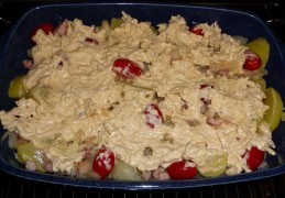 Koolrabi-aardappelgratin met spekjes en tomaatjes