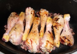 Coq au vin met cognac en paddenstoelen