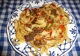 Runderstoof met veel groenten en tagliatelle (gezond en lekker)