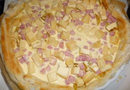 Hartige taart met Chinese kool, ham en kaas