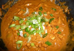 Romige Indiase kip curry met kikkererwten