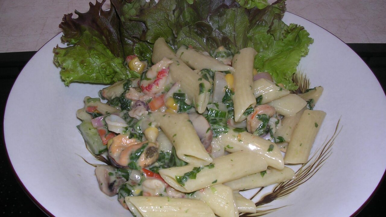 Penne met zomerse groenten en gorgonzola