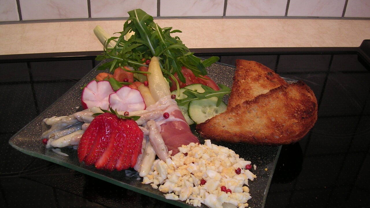 Slaatje met asperge en parmaham
