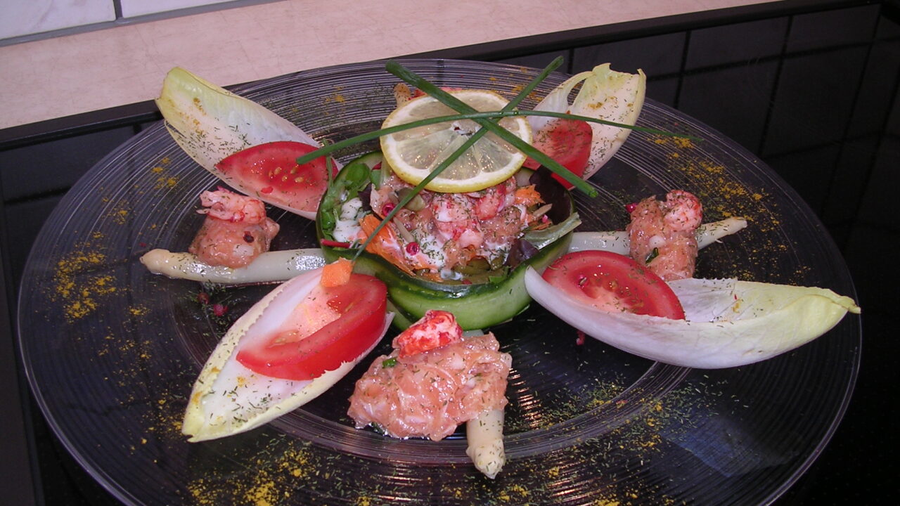 Een fijn slaatje met tartaar van zalm