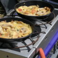 Ieder zijn eigen omeletje op camping in kroatie