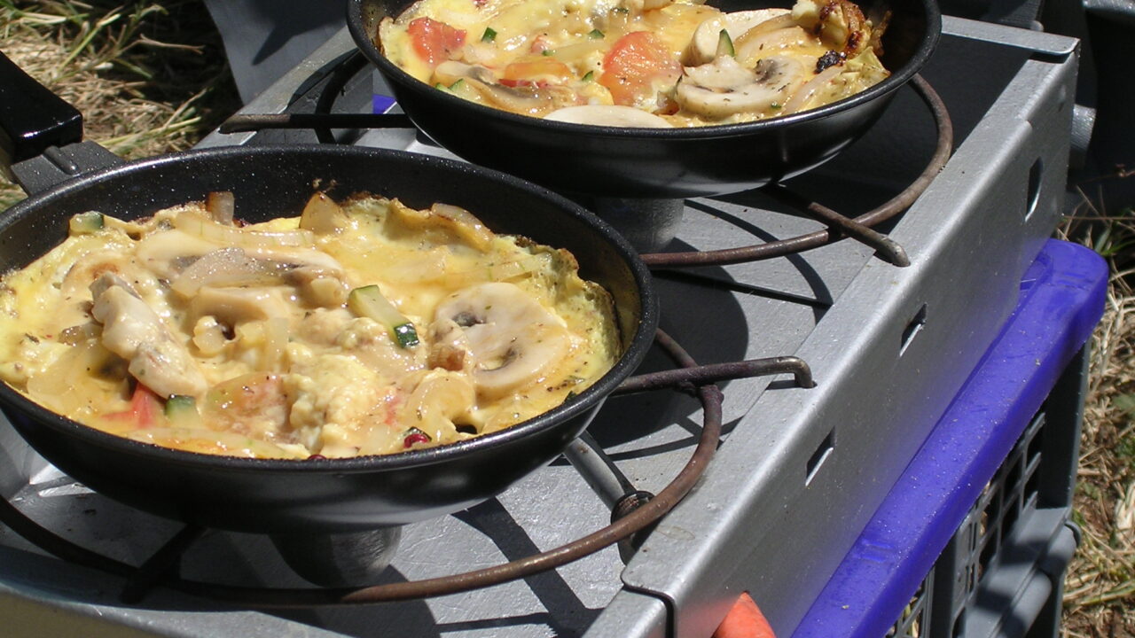 Ieder zijn eigen omeletje op camping in kroatie