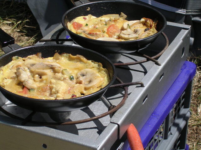 Ieder zijn eigen omeletje op camping in kroatie