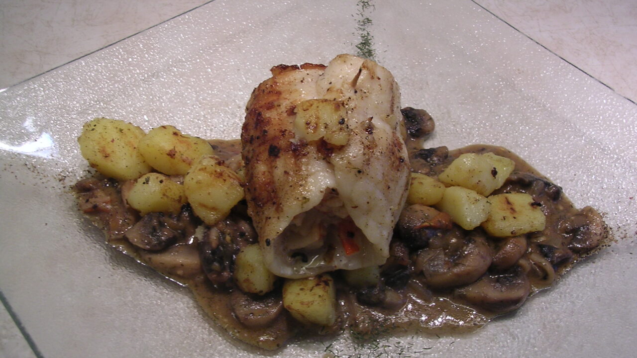 Opgerolde pangasius filet met zalm en krabsticks