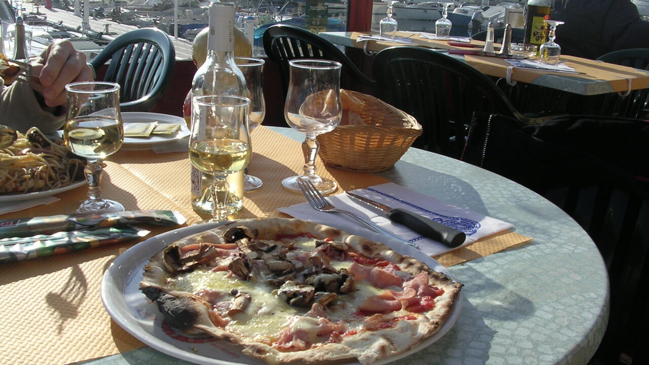 Pizza met zeevruchten in kroatie