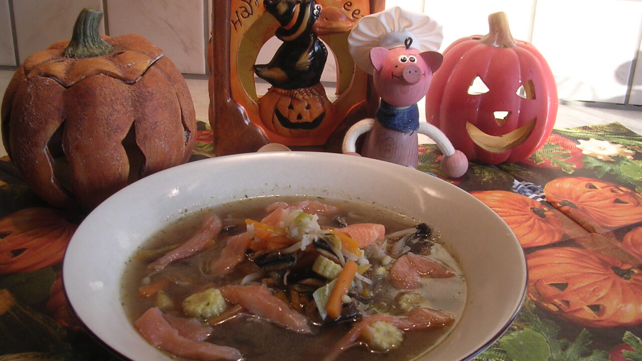 Soepje van groenten met gerookte zalm