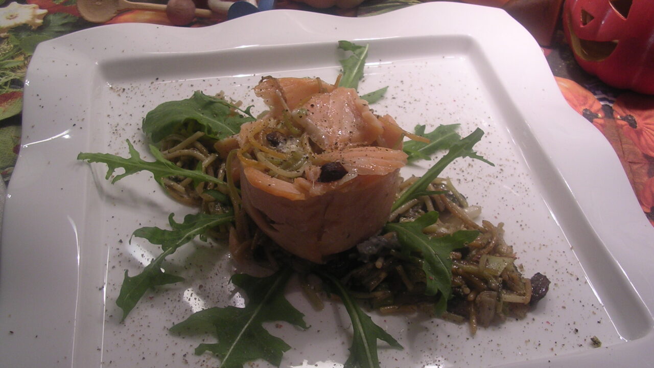 Torentje van gerookte zalm