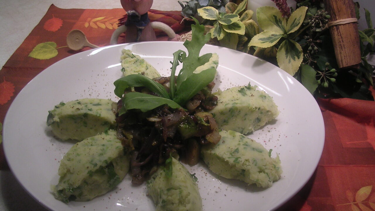 Aardappelpuree met spruiten en rucola