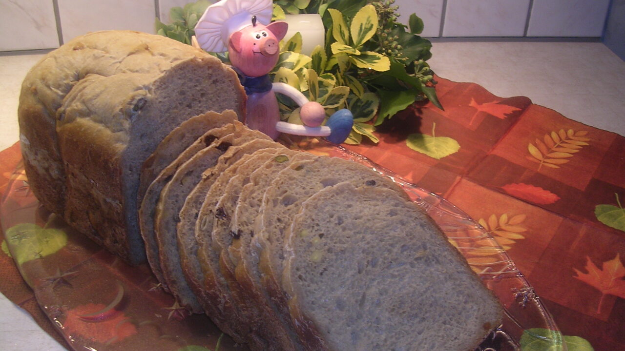 Boerenbrood met fijn gehakte noten