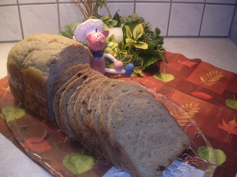 Boerenbrood met fijn gehakte noten
