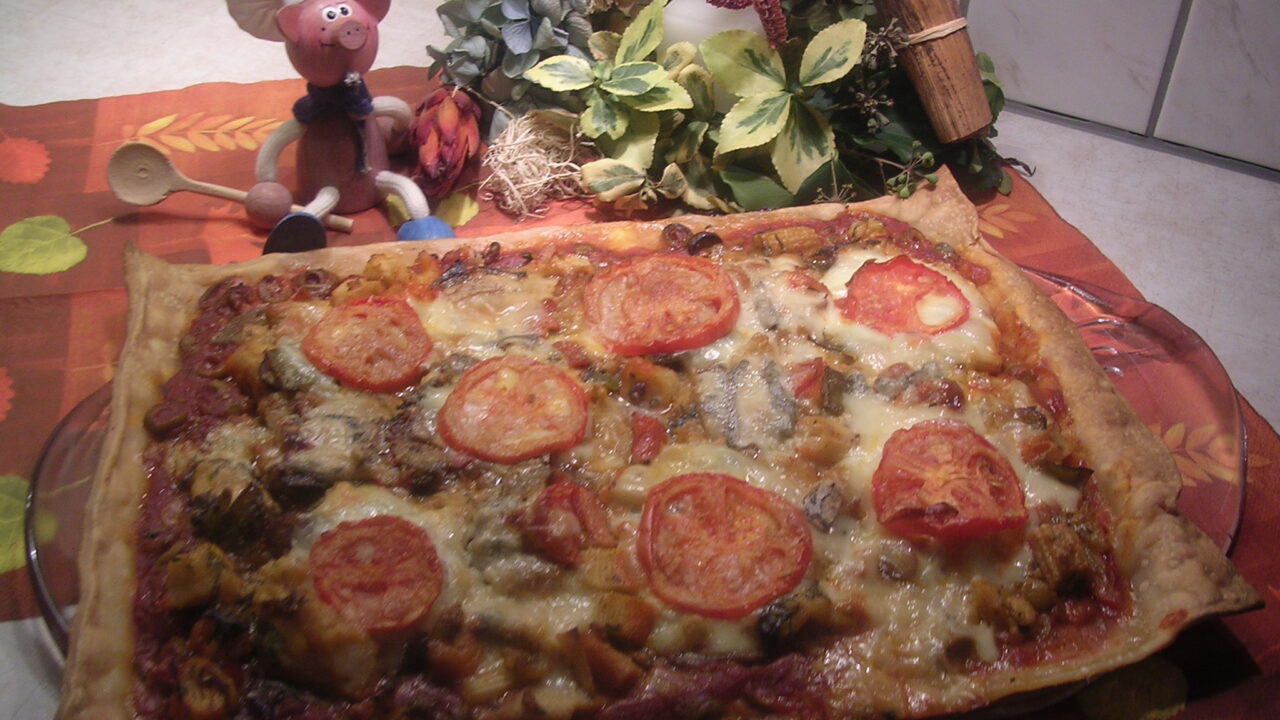 Pizza met blauwe wijting filet