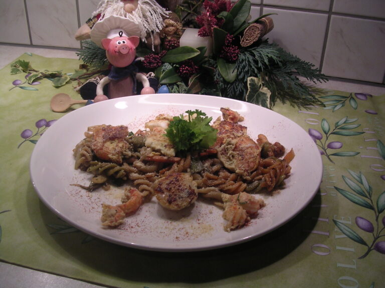 Tricolore spirale met groenten en vis
