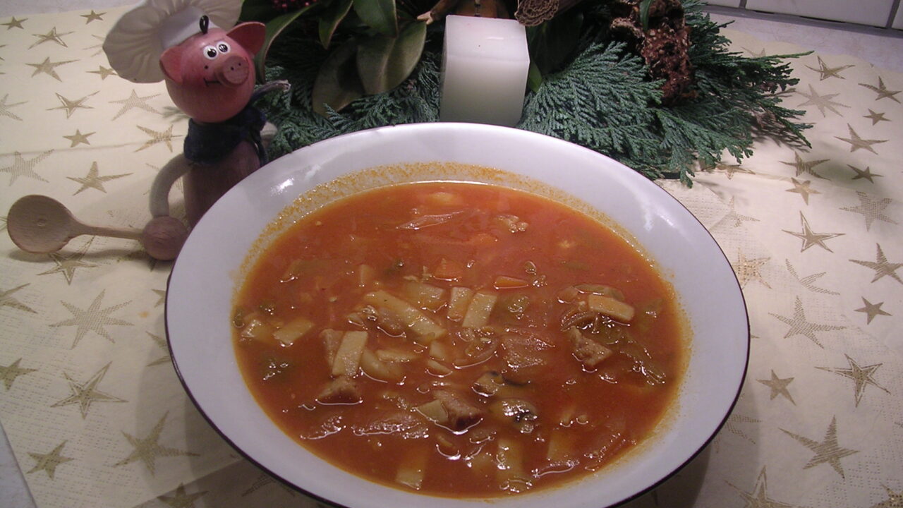 Soep met wintergroenten verrijkt met gorgonzola