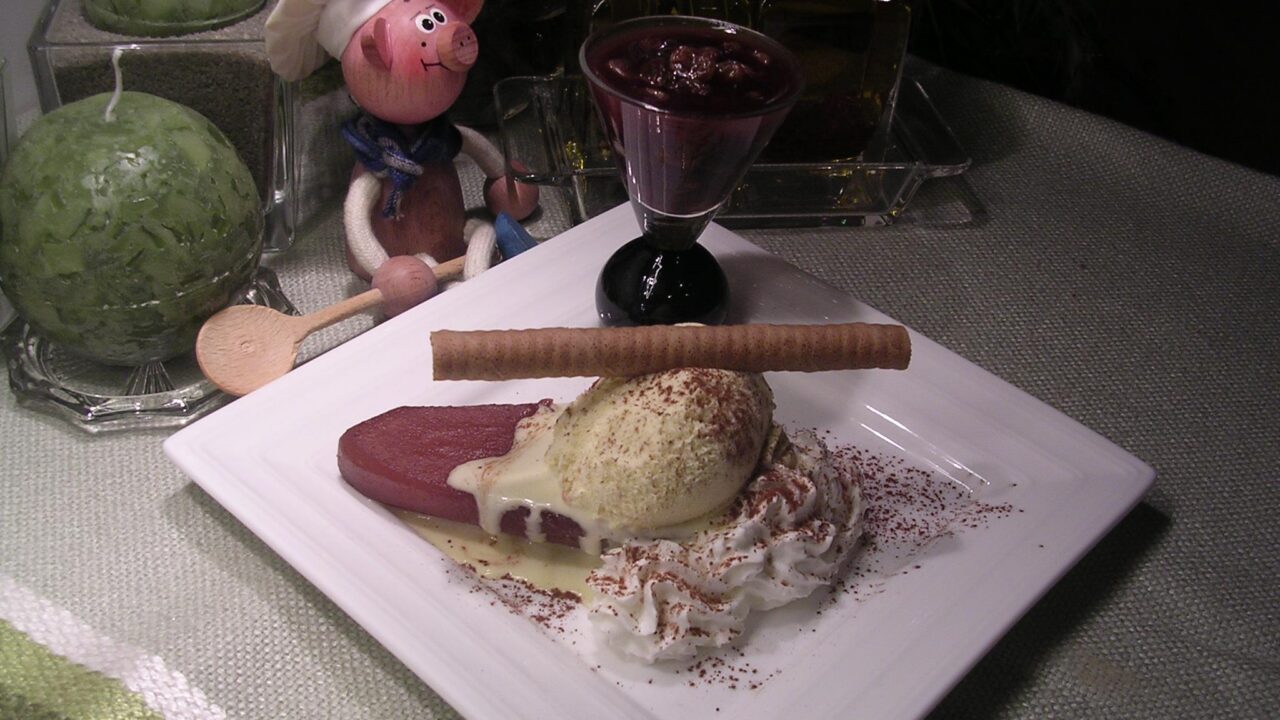 Dessert : gemarineerde peer met ijs
