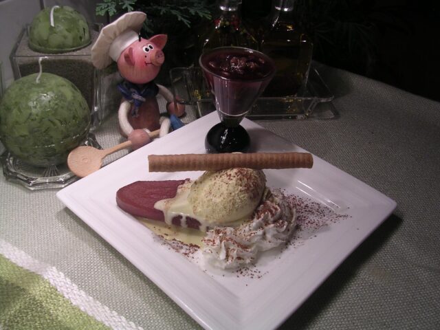 Dessert : gemarineerde peer met ijs