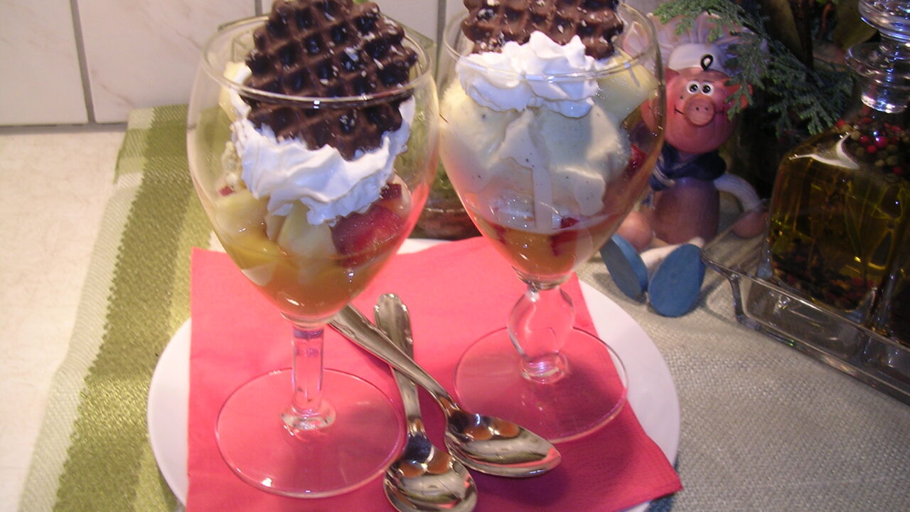 Dessert : Strawberry ice cream with pineapple and…