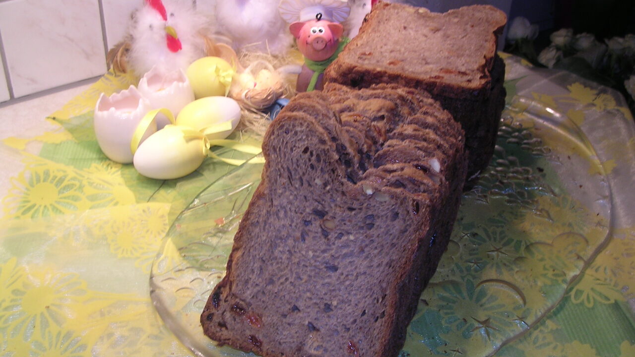 Boerenbrood : rozijnen , amandelen , pijnboompitten en sesamzaad