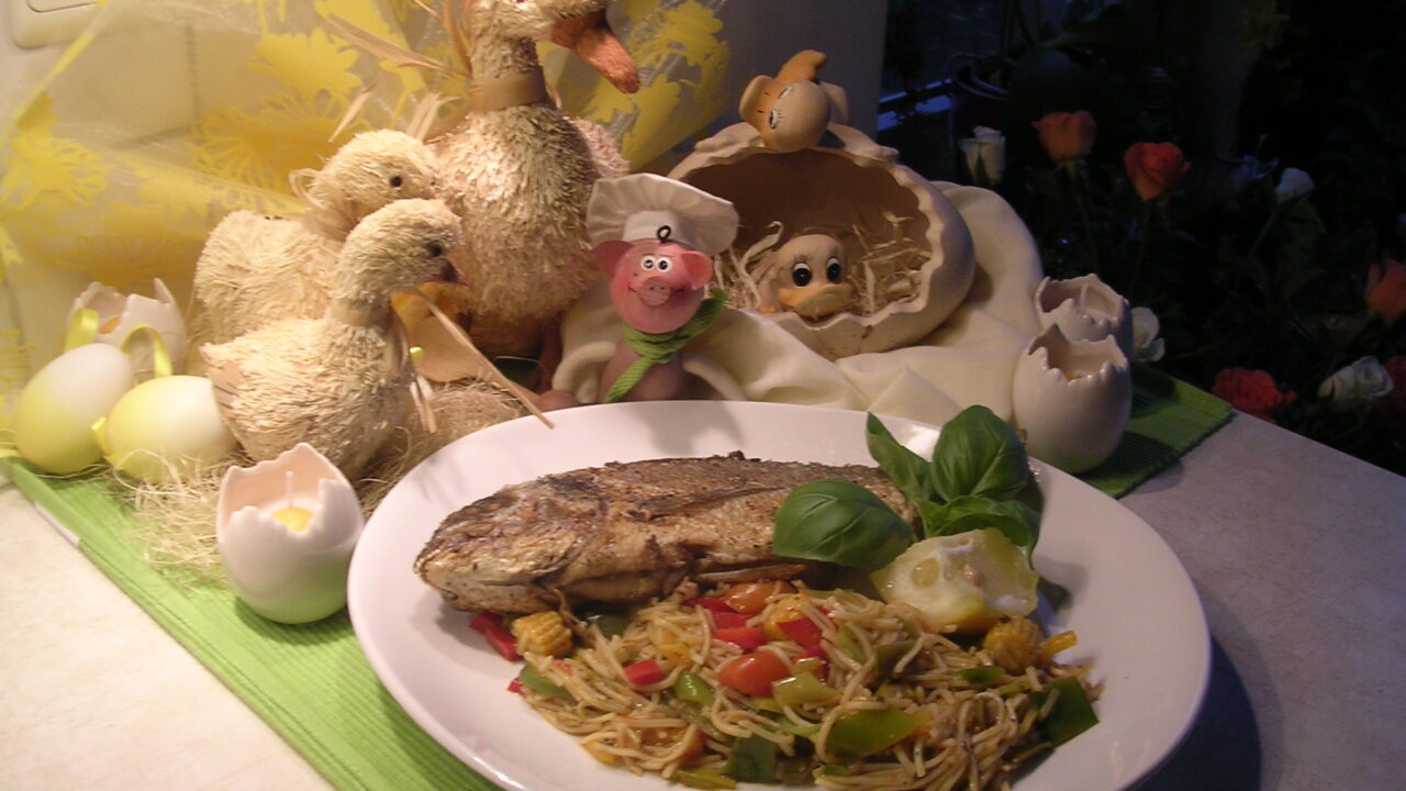 Goudbrasem geserveerd met wokmie en …