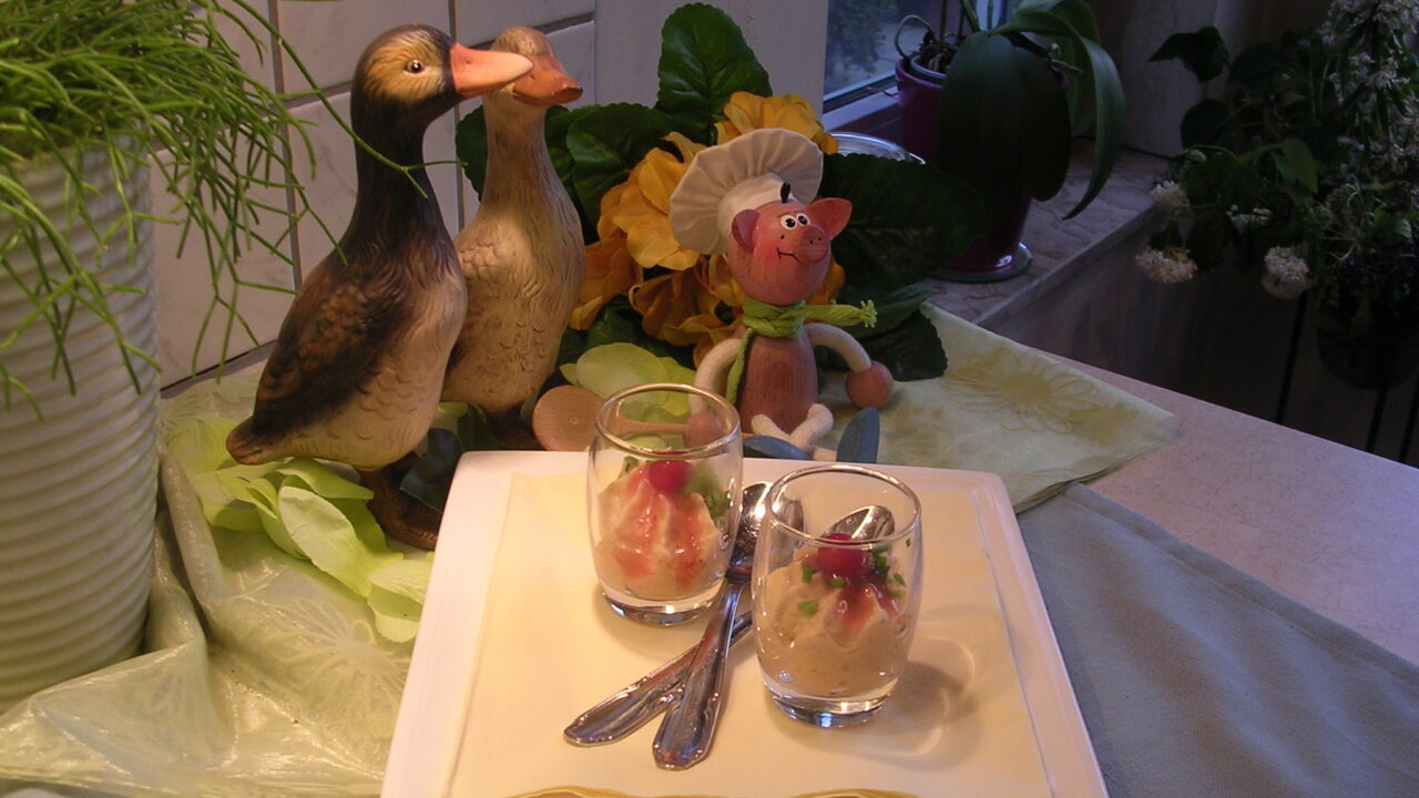 Hapje :glaasje gevuld met mousse van pangasiusfilet