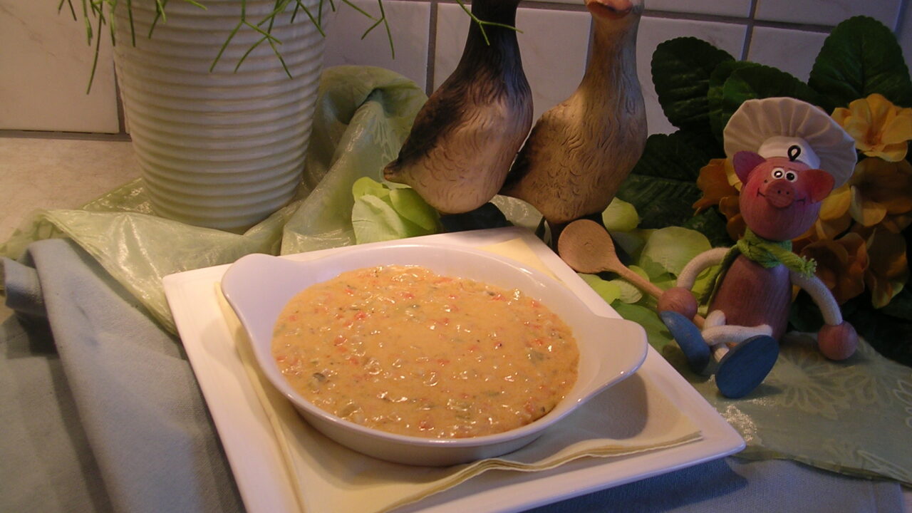 Sausje met fijne groenten en rode pesto