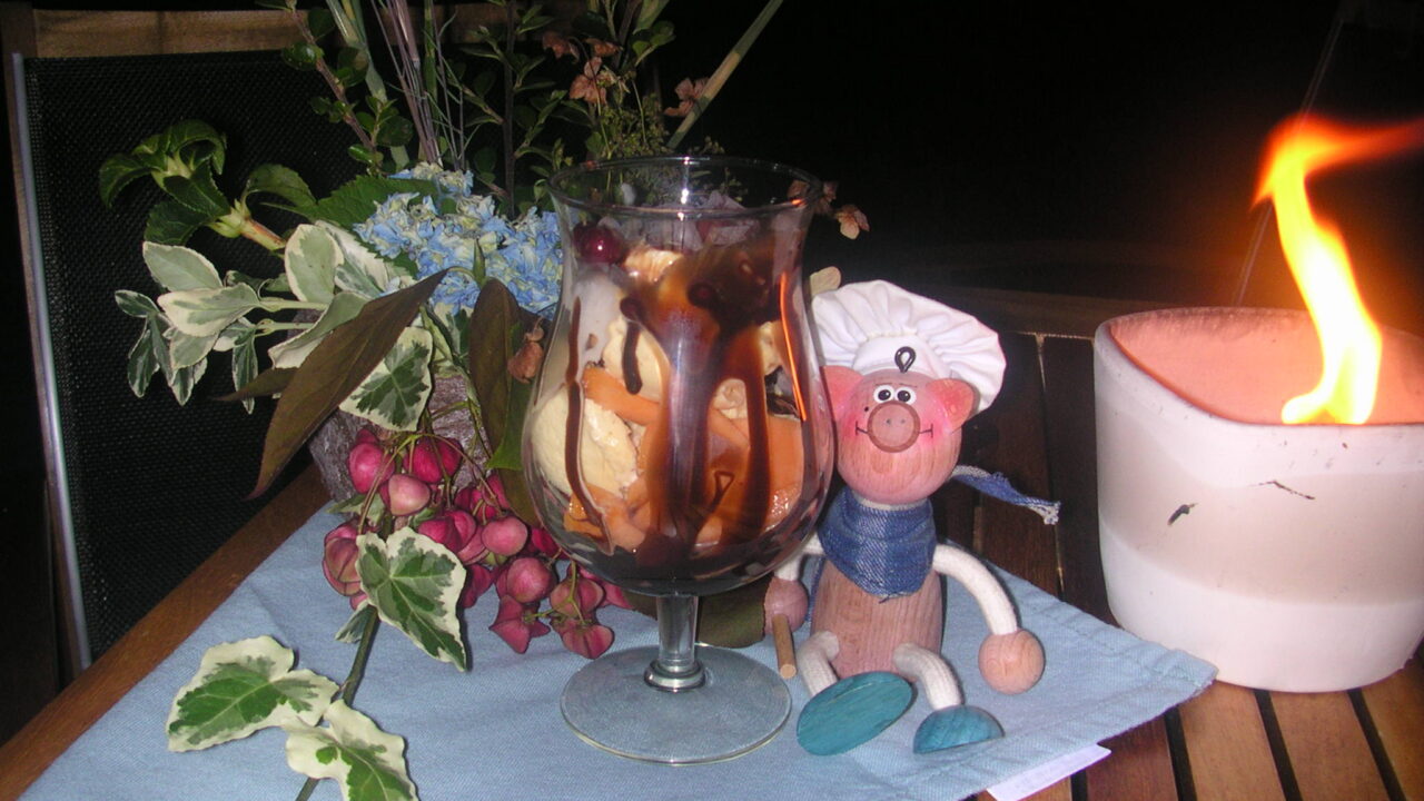 Dessert bij kaarslicht