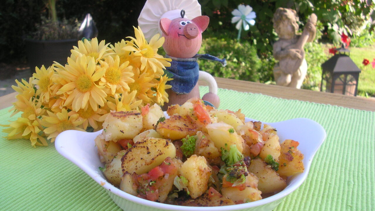 Aardappelen : opgebakken met brocolli en tomaat