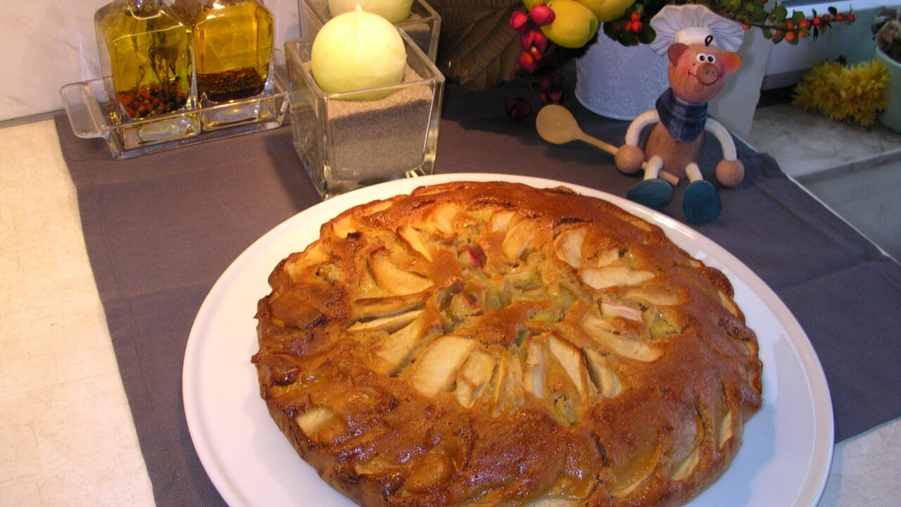 Cake met appel en rabarber