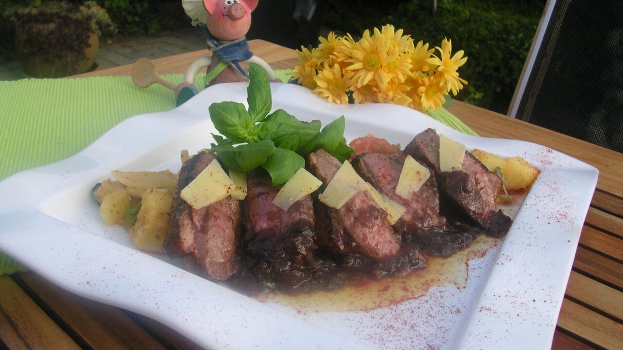 Eendeborst filet met uien- frambozen confituur